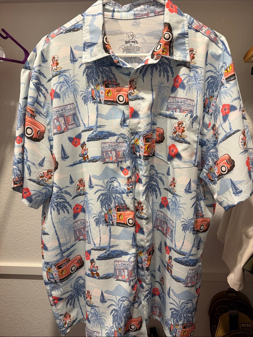 Buc-ee’s Hawaiian Print Button-Up Shirt